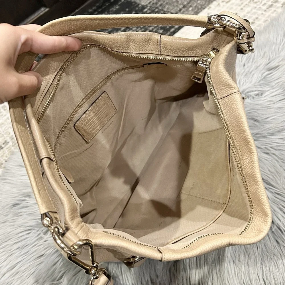 COACH Scout Hobo Tan Pebbled Leather Convertible Shoulder Bag Approx‎ 14